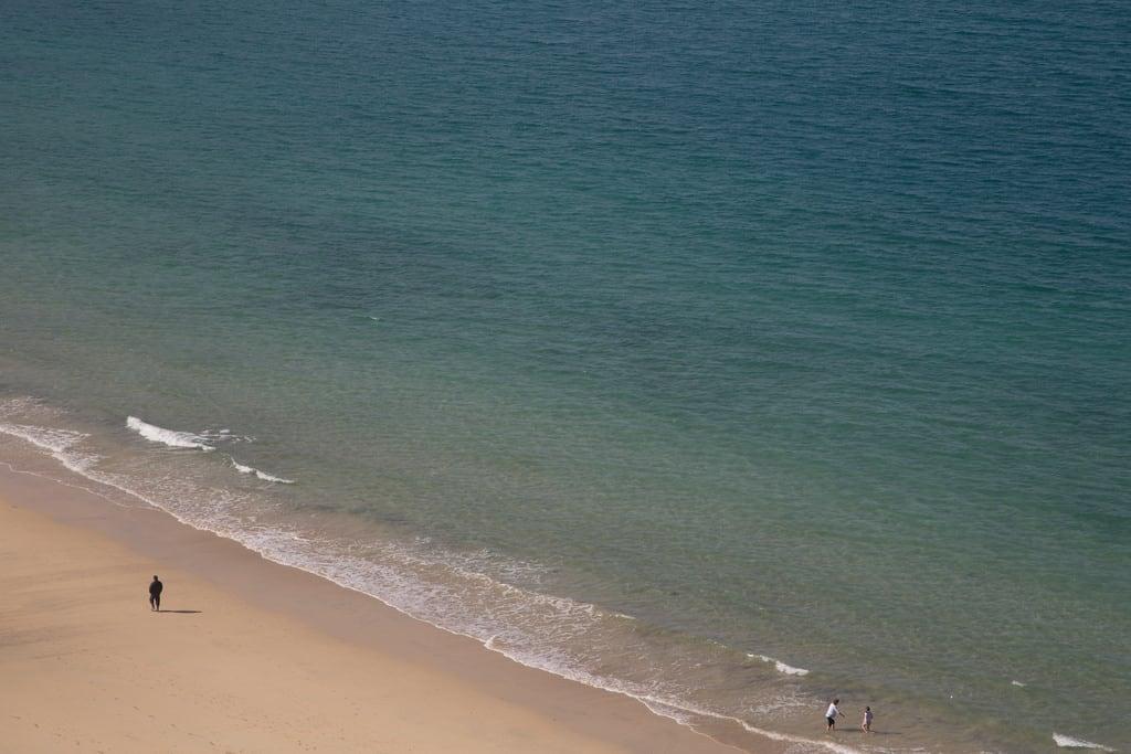 Imagine de Carbis Bay Beach. stives beach coast fromatrainwindow sea waves cornwall england tomparnell archhist itmpa canon6d canon 6d