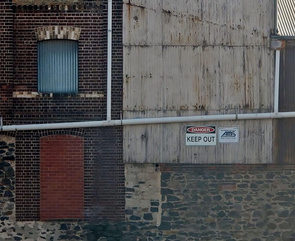 Hình ảnh của Hart's Mill. portadelaide hartsmill wall drainpipes brick stone tin