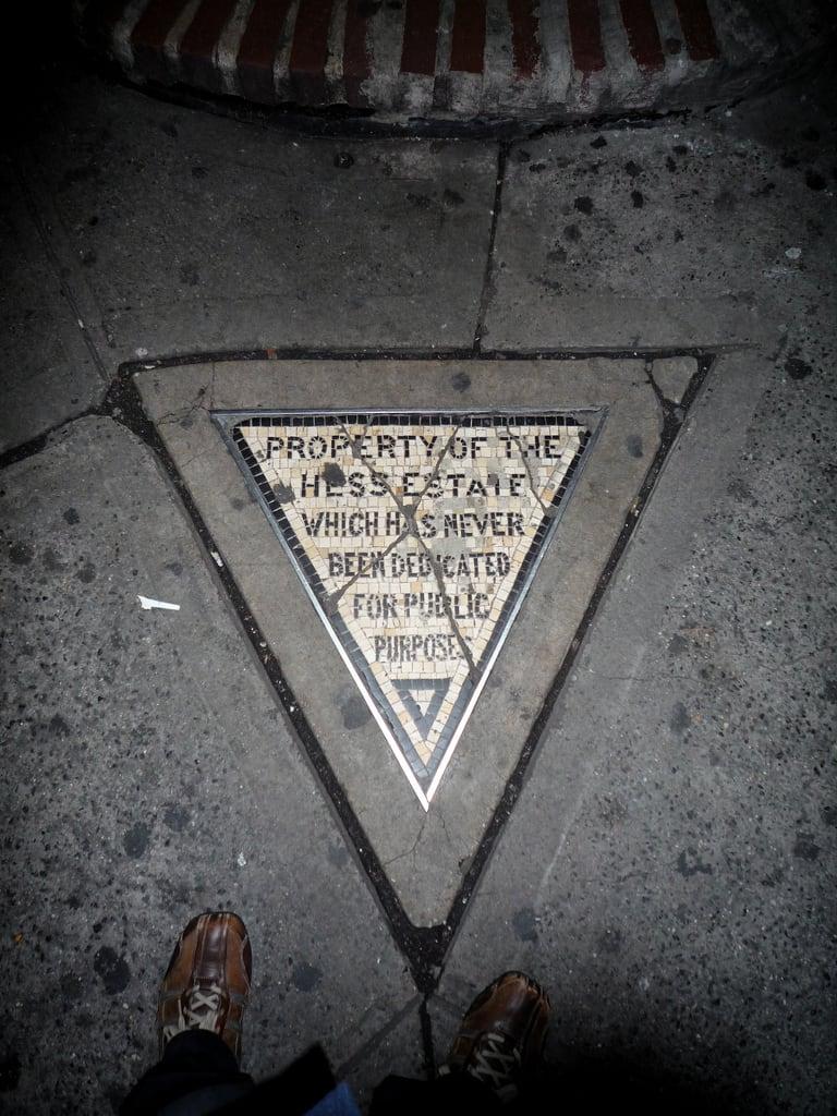 Billede af Hess Triangle. sign mosaic westvillage privateproperty hessestate