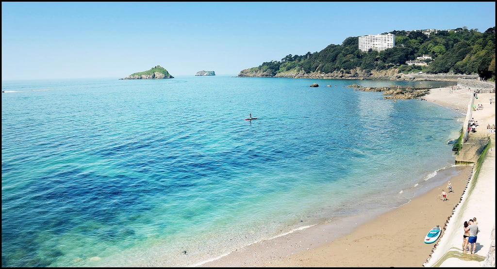 صورة Meadfoot Beach. torquay torbay tor bay the english riviera south devon westcountry england uk meadfoot beach water sand sea vista coast spring may 2018 canon eos m