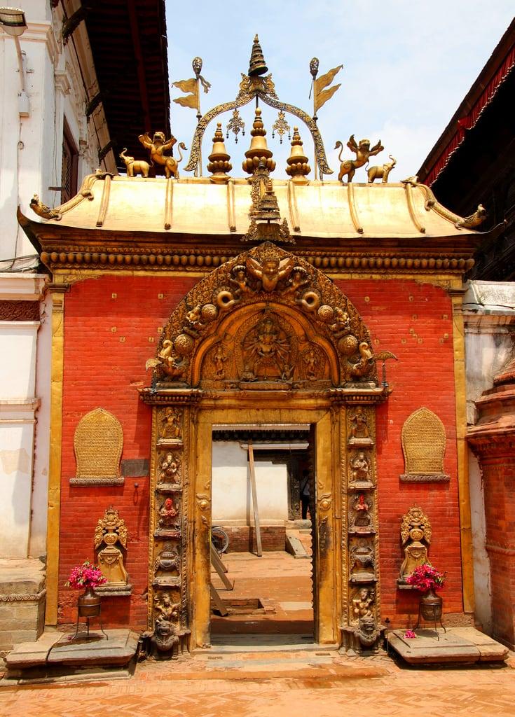 Εικόνα από Gate. bhaktapur durbarsquare bhaktapurdurbarsquare goldengate ludhowka भक्तपुर kathmanduvalley nepal नेपाल giåm guillaumebavière