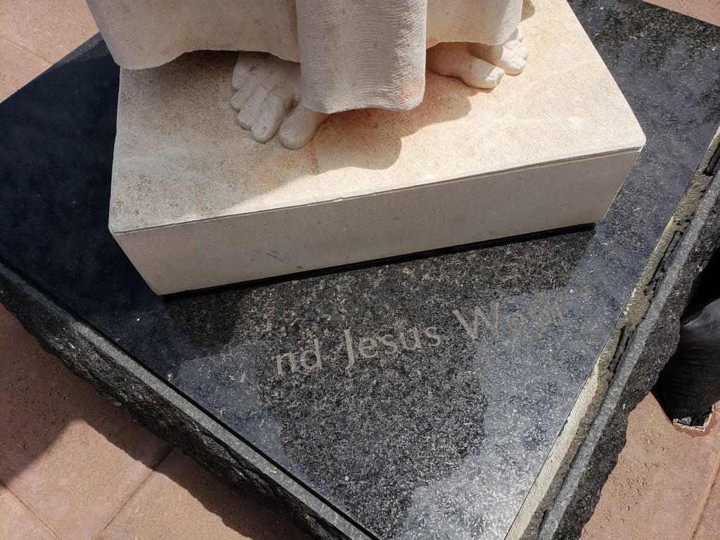 Afbeelding van And Jesus Wept. oklahomacitybombing monument oklahoma city statues landmarks tourist memorial