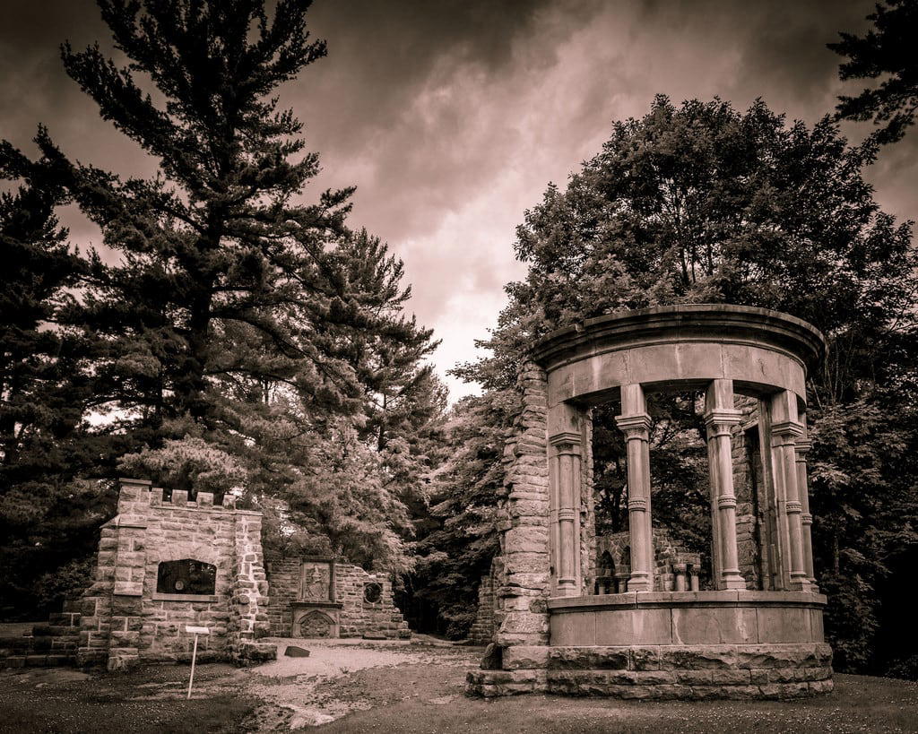 Imagem de The Abbey Ruins. chelsea québec canada ca