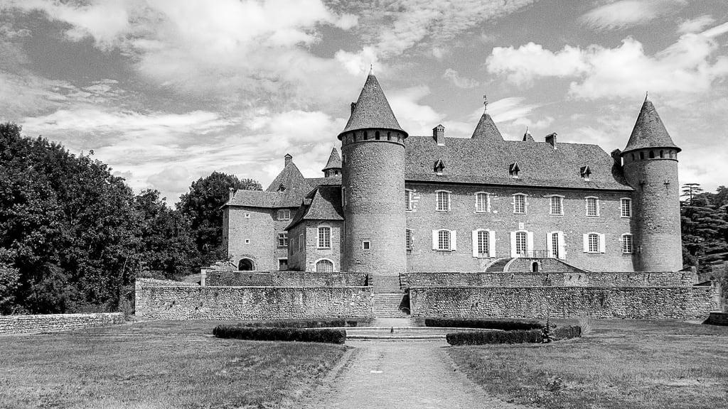 Afbeelding van Château de Virieu. 2017 chateau eté françoishenridevirieu isère juillet soleil virieusurbourbre