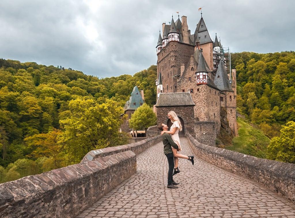 Burg Eltz képe. germany burg eltz castle german burgeltz germancastle deutschland schloss travel couple