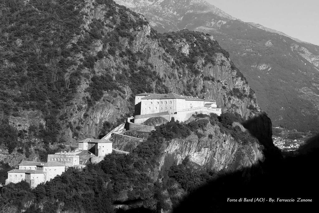 Изображение на Forte Di Bard. fortezza forte bard aosta napoleone savoia esercito assedio