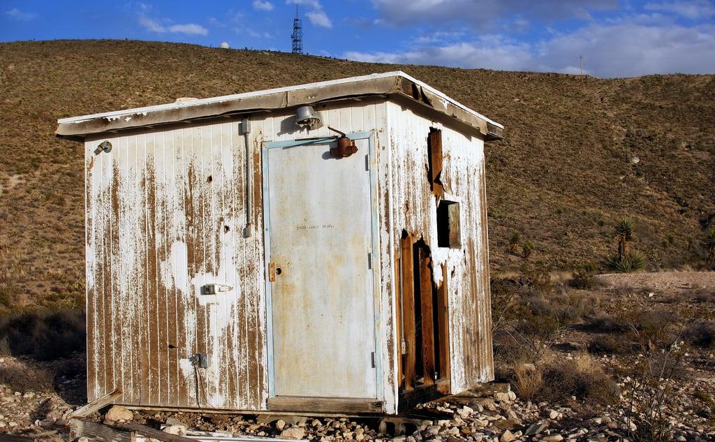 Shack の画像. newmexico abandoned desert shack lascruces observatorydrive tortugasamountain osm:node=630094843