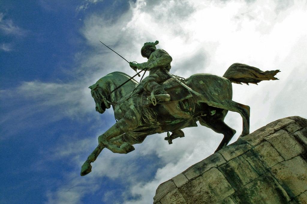 Image of Garibaldi. statue monumento garibaldi statua cavallo equestrian horseriding laspezia rearing rampante