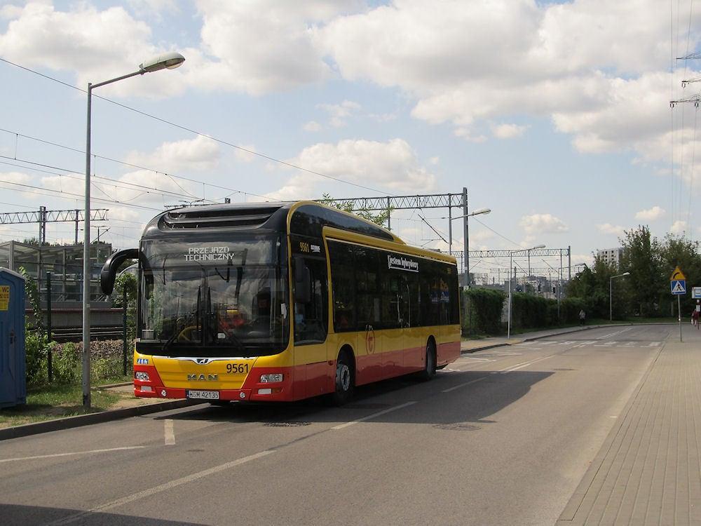 Attēls no Roman Indrzejczyk. bus autobus wtp mobilis group man nl253 lions city hybrid