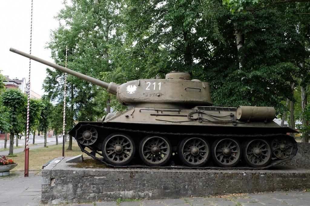 Afbeelding van T-34. czarne polen t3485 tank panzer museum t34