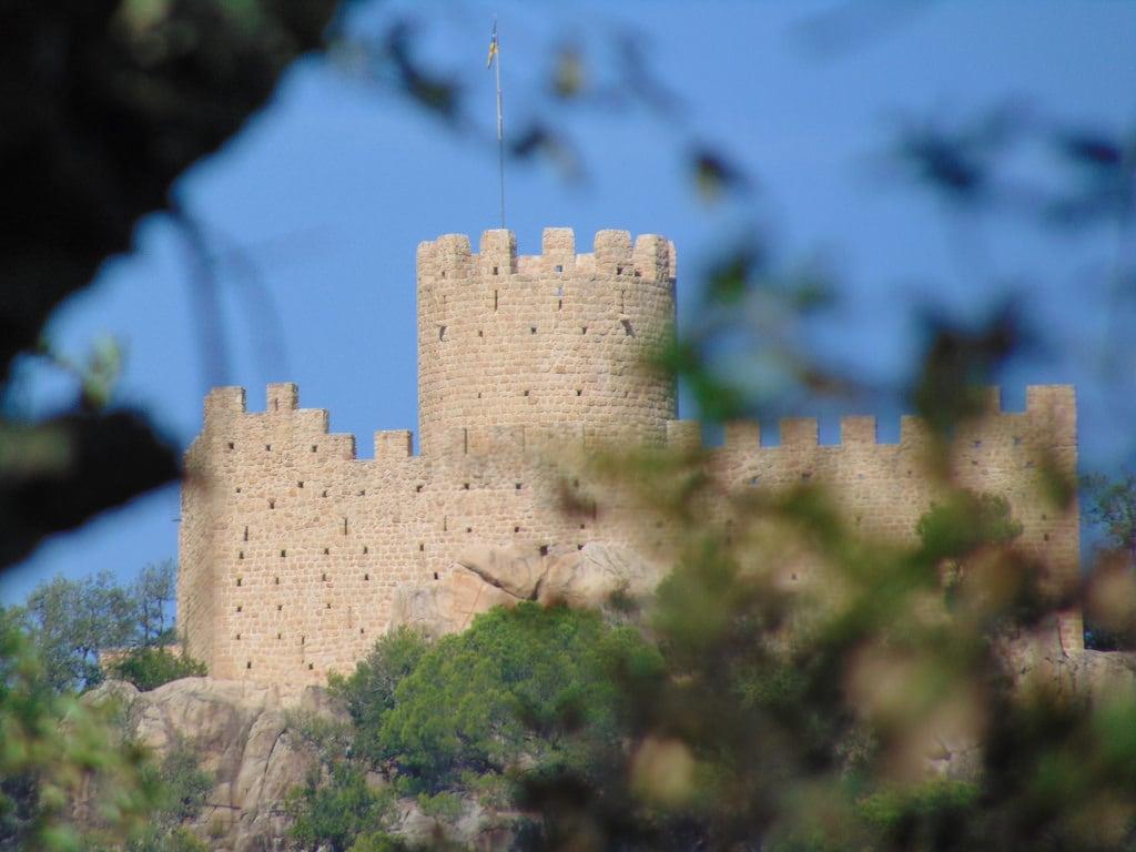 Castell de Farners की छवि. santacolomadefarners