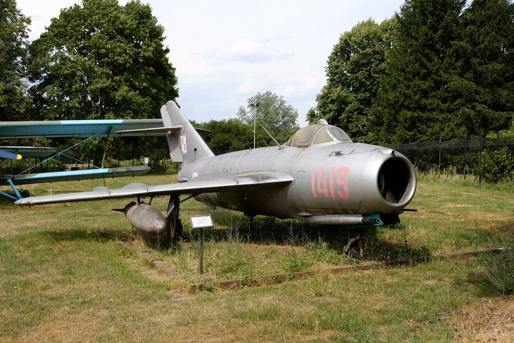 Image de MiG-15. posen polen museum panzer mig21 mig15 152mm 122mm 76mm kanone jet flugzeug