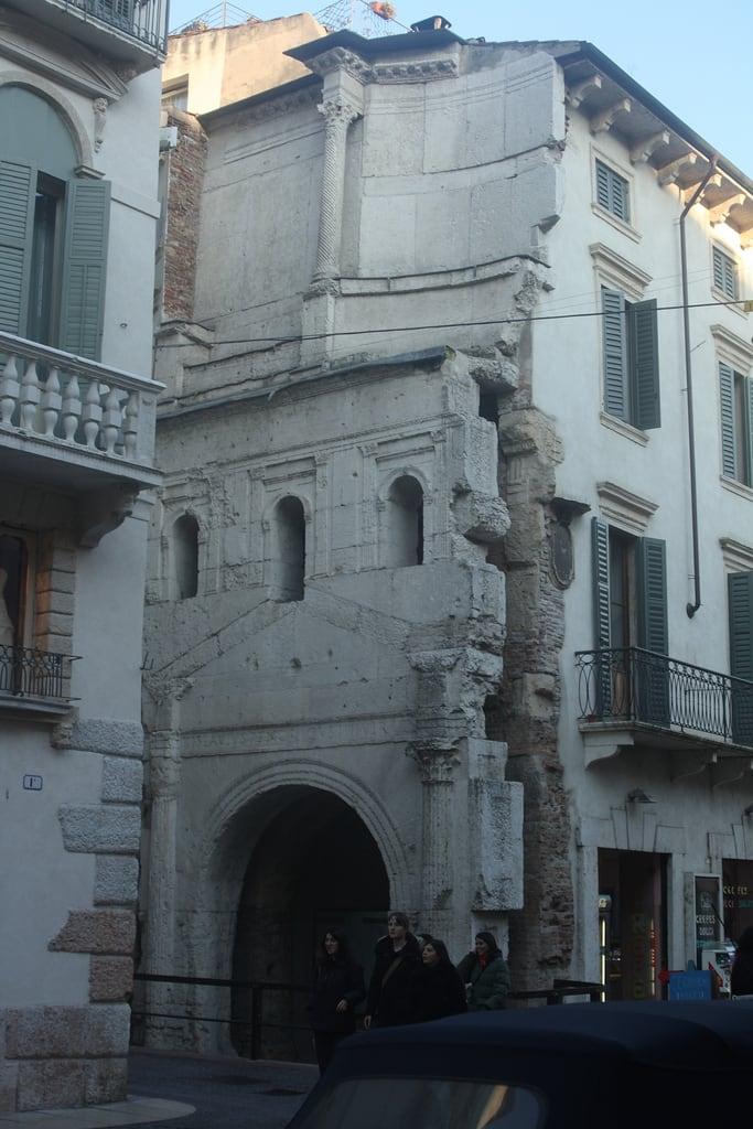 Image of Porta Leoni. italia it verona portaleona viacappello wikipedia:en=portaleoni