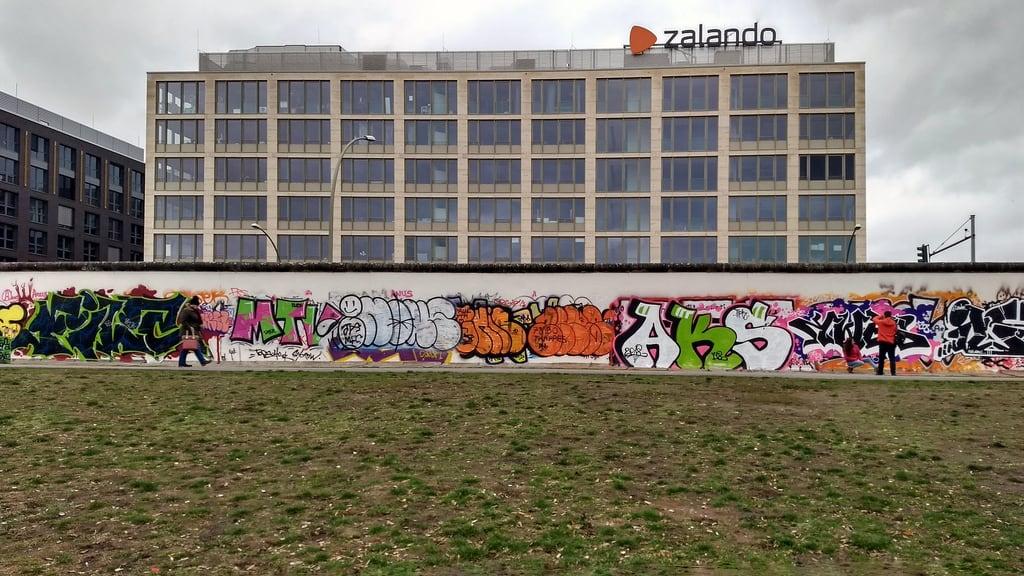 Изображение на Berlin Wall. zalando berlin eastsidegallery mauer wall berlinermauer berlinwall architektur architecture building haus gebäude grafitti graffiti