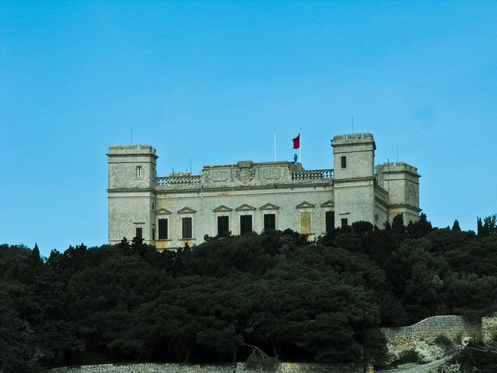 Image de Verdala Palace. gardens malta palace tours buskett verdala