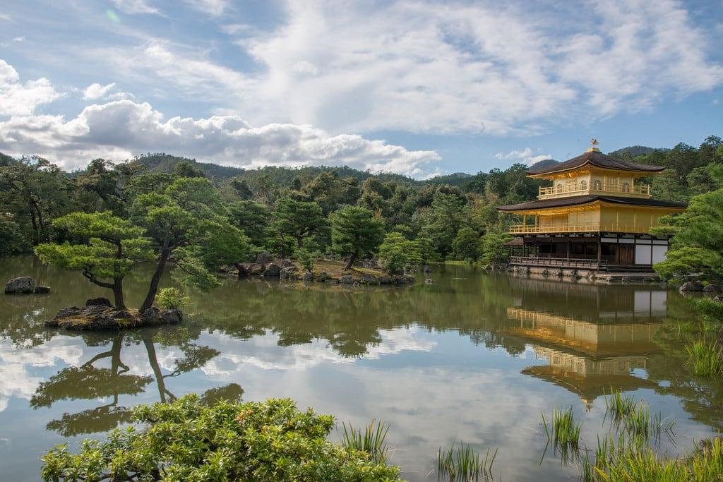 Kinkaku-ji (Golden Pavilion Temple) görüntü. 