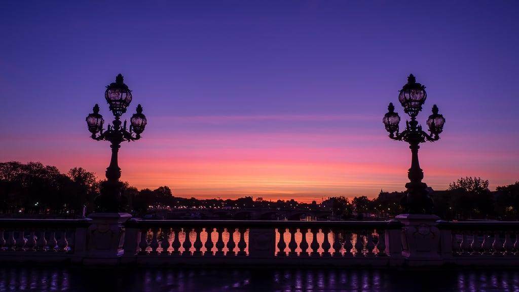 Pont Alexandre III की छवि. soleil pont paris sunrise bridge lever alexandreiii france fr