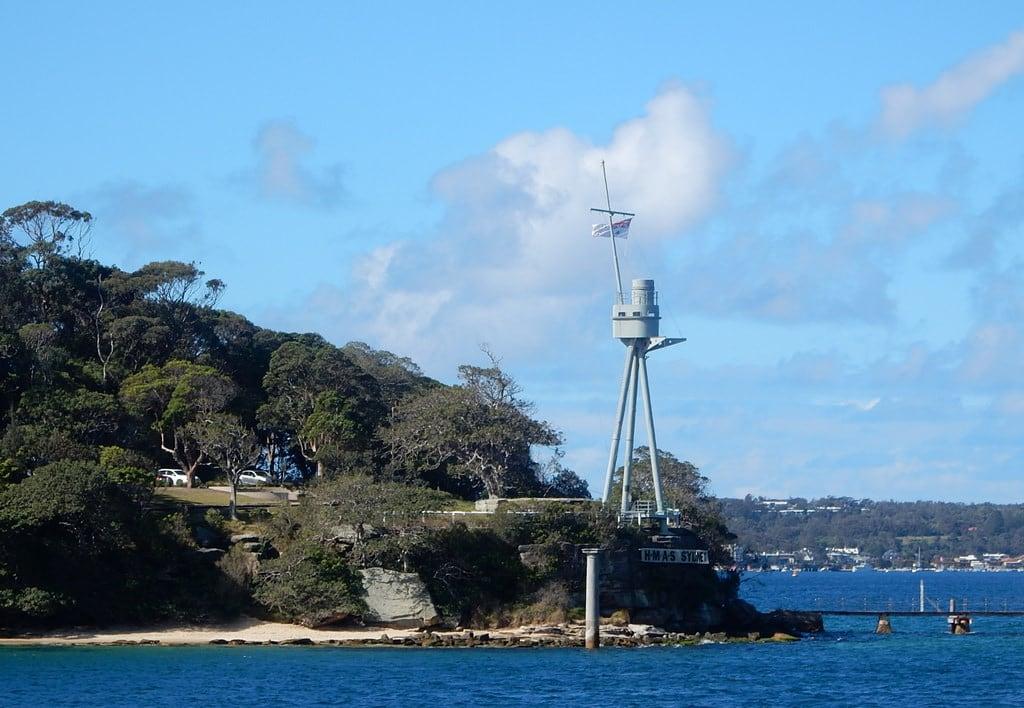 Imagine de HMAS Sydney memorial. sydney harbor harbour memorial war ship hmassydney flag tower sign