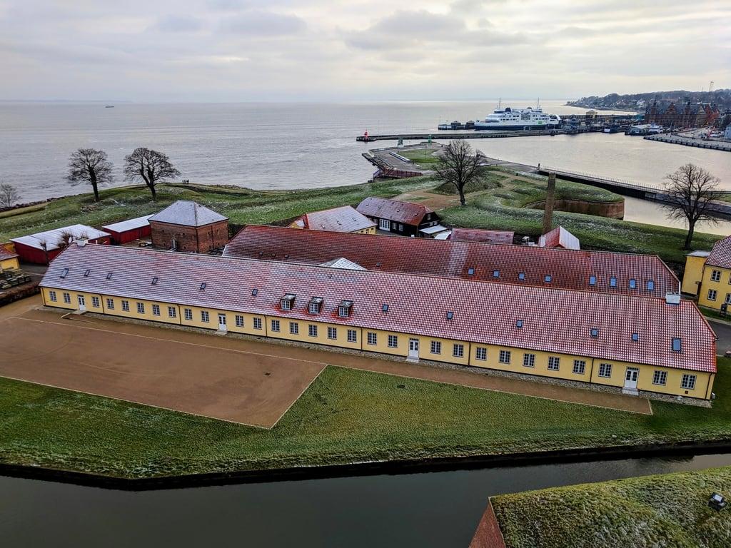 Attēls no Kronborg Castle. building long barracks helsingør ferry snow roof moat kronborg kronborgcastle elsinore orthographic