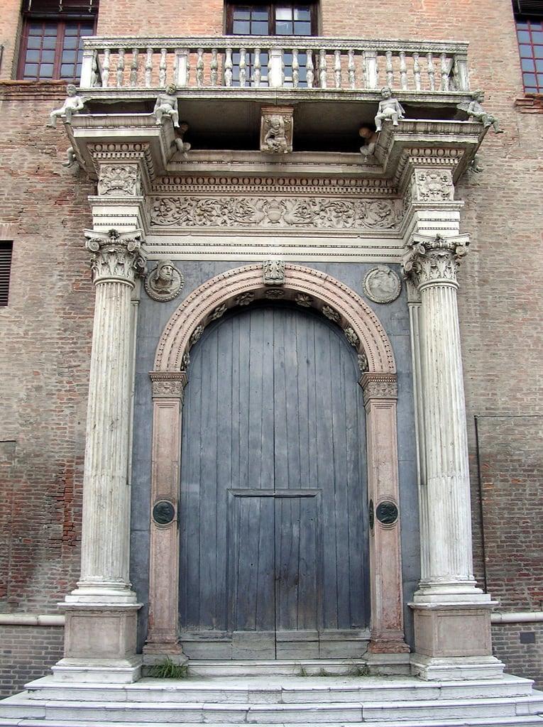 תמונה של Palazzo Prosperi-Sacrati. city italy italia palace porta portal ferrara marble palazzo città emiliaromagna romagna marmo portale prosperi sacrati
