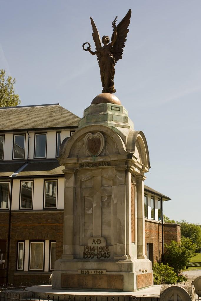War Memorial की छवि. statue memorial war hampshire basingstoke