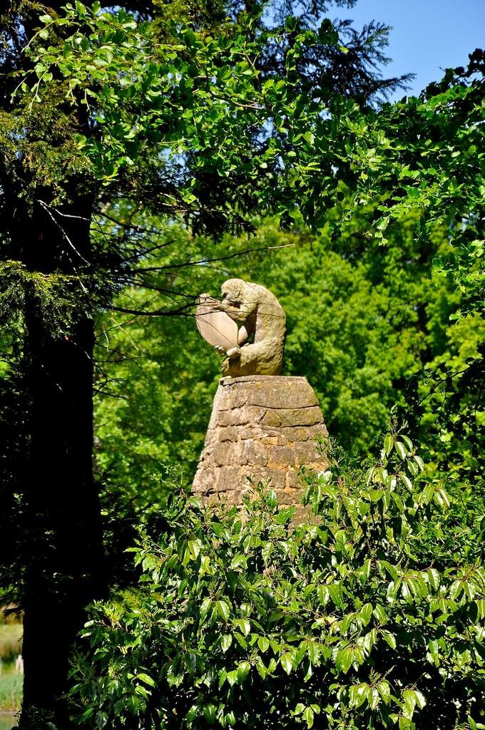 Afbeelding van Congreve's Monument. england gardens landscape spring buckinghamshire temples georgian stowe buckingham nationaltrust 18thcentury landscapegardens nikond90 afsdxvrzoomnikkor18105mmf3556ged congrevesmonument