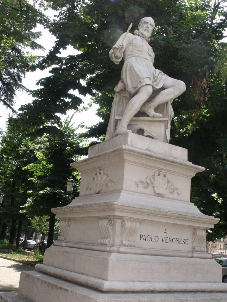 Afbeelding van Paolo Veronese. italy statue unescoworldheritagesite unesco worldheritagesite verona veneto northernitaly fiumeadige riveradige paoloveronese piazzafragiovanni