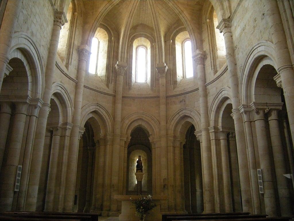 Bild av Monasterio. santa real maria iglesia leon monasterio cisterciense romanico castilla cister gradefes