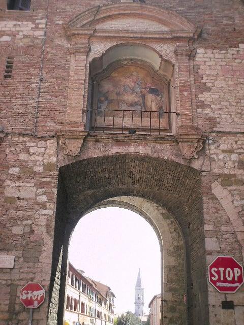 Porta San Pietro képe. perugia