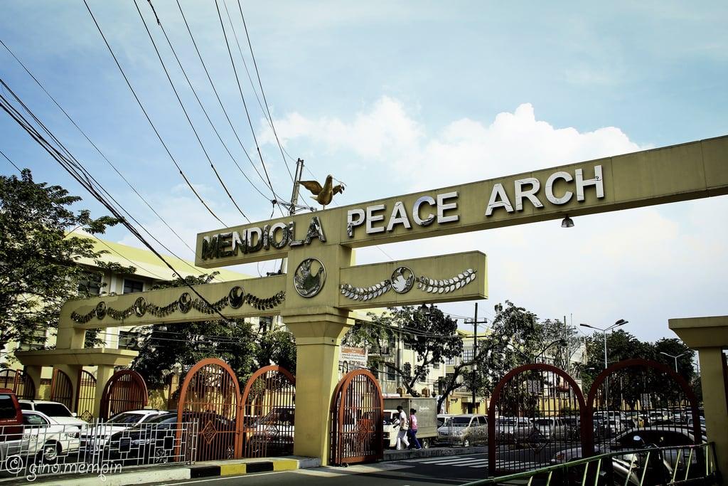 ภาพของ Mendiola Peace Arch. arch entrance manila historical mendiola canon18135