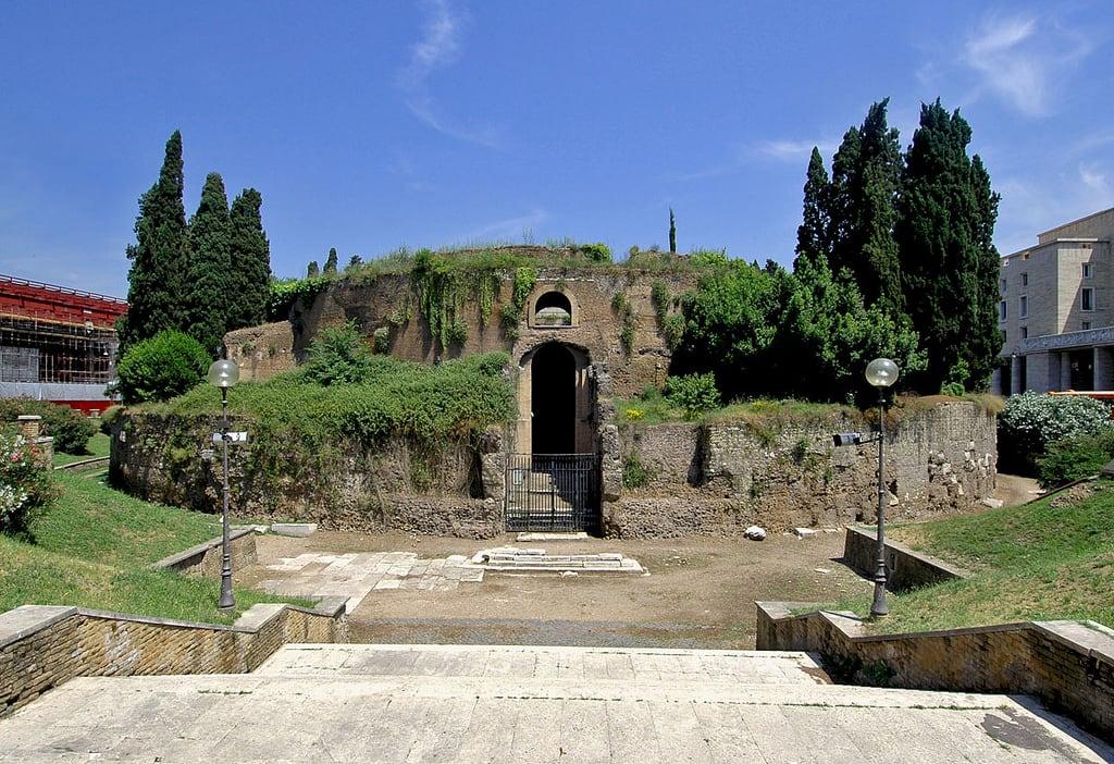 תמונה של Mausoleum of Augustus. rome campusmartius марсовополе mausoleumofaugustus рим мавзолейавгуста