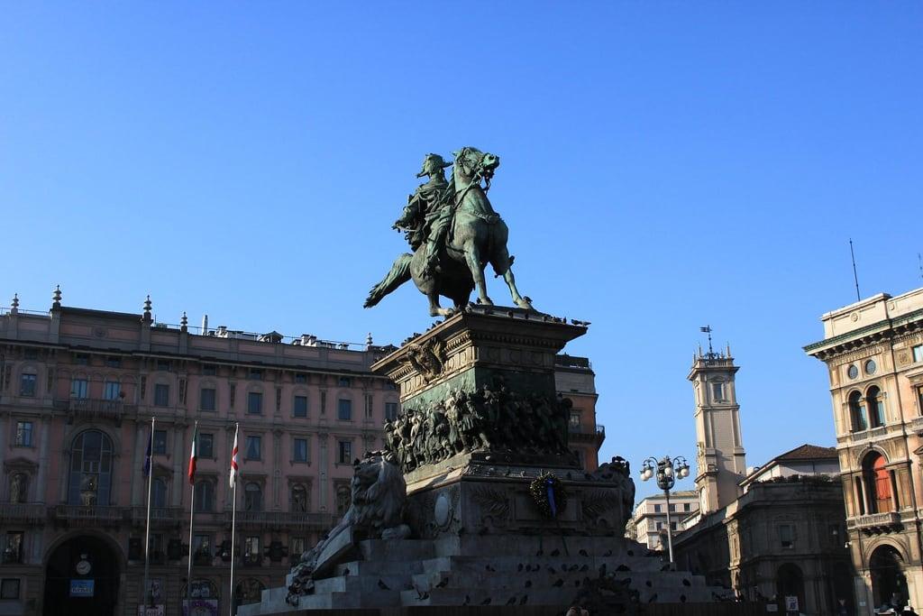 Monumento a Vittorio Emanuele II की छवि. city milan statue bronze square milano centro center ii tribute piazza statua città emanuele vittorio tributo bronzo