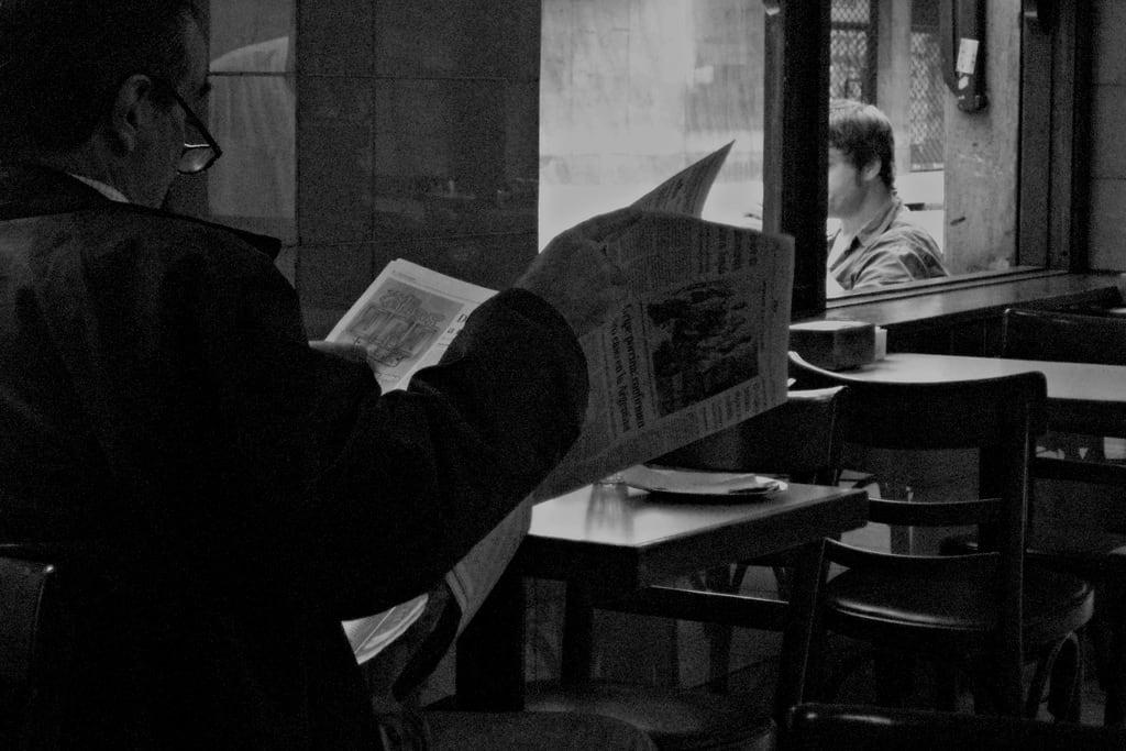 Billede af Rodriguez Peña. café reading newspaper buenosaires marazul tucumán rodríguezpeña