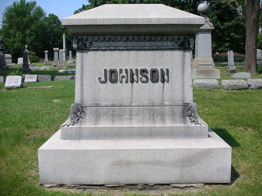 Jack Johnson képe. life chicago grave stone death sad champion casket mausoleum burial boxer alive boxing heavyweight graceland jackjohnson mourn cementery gracelandcementery