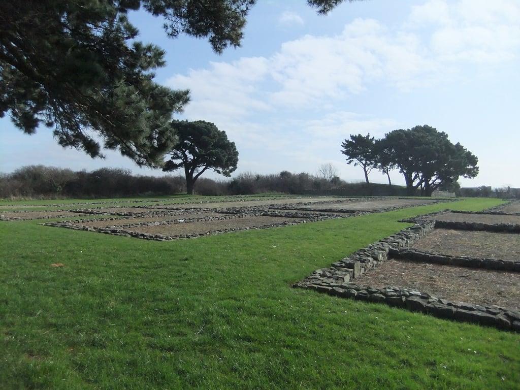 صورة SEGONTIUM ROMAN FORT. uk ruins roman fort walls gwynedd caernarfon segontium