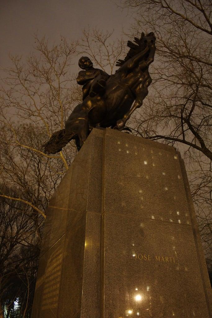 José Martí की छवि. city nyc sculpture newyork statue night centralpark manhattan independence cuban josemarti