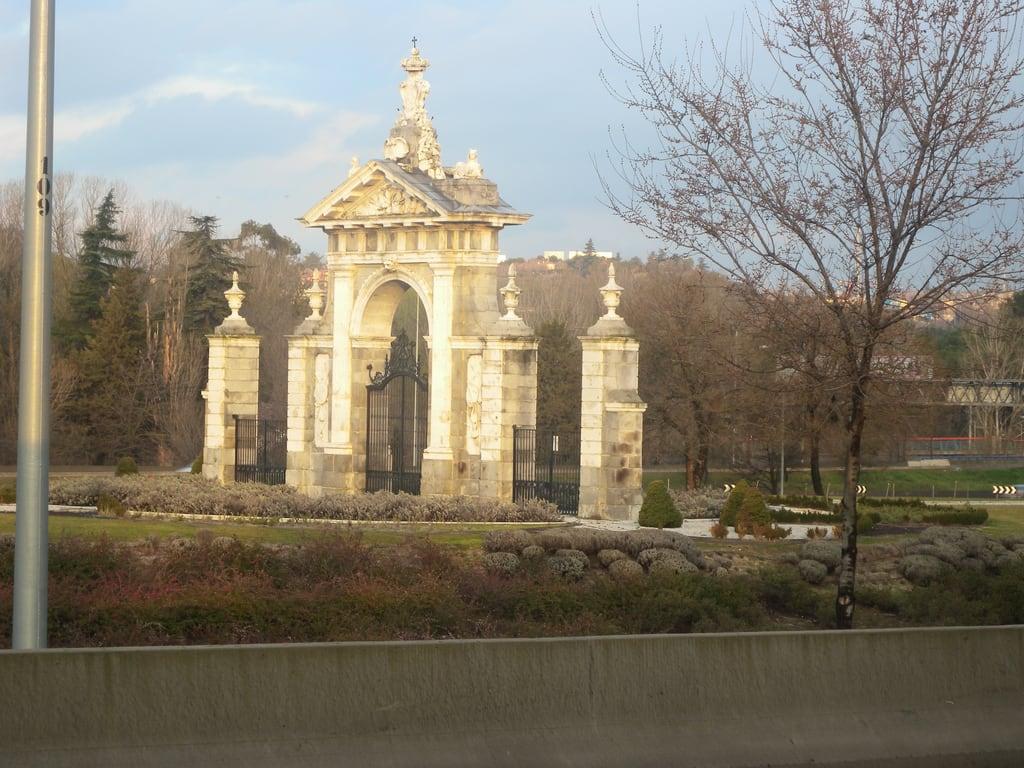 صورة Puerta de Hierro. madrid españa geotagged moncloa geo:lat=4045506608 geo:lon=374285812