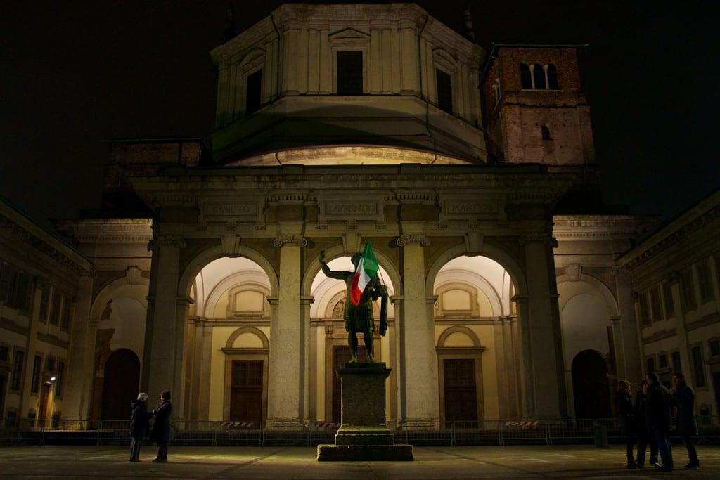 תמונה של Costantino Imperatore. italy milan san italia basilica milano flag lorenzo sanlorenzo statua costantino bandiera tricolore 150italia