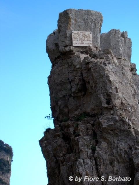 Afbeelding van Il Pinnacolo. italy trekking campania positano sentiero costiera penisola amalfitana escursionismo sentierodeglidei escursione sorrentina agerola sentieri