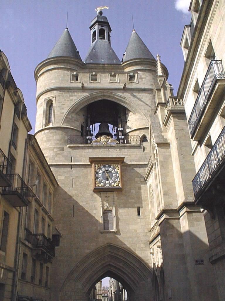 ภาพของ Grosse Cloche. shadow tour ombre ruelle horloge ding balcon dong saintjames bordelais aquitaine sainteloi epsonphotopc600 ruesaintjames