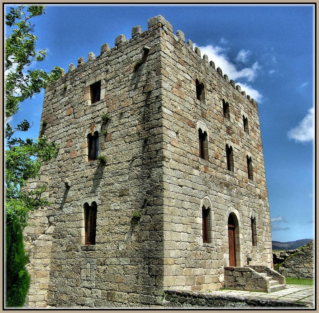 Image de Torre do Mariscal Pardo de cela. españa castelos spain europa europe galicia galiza pedra castillos torres piedra provincialugo