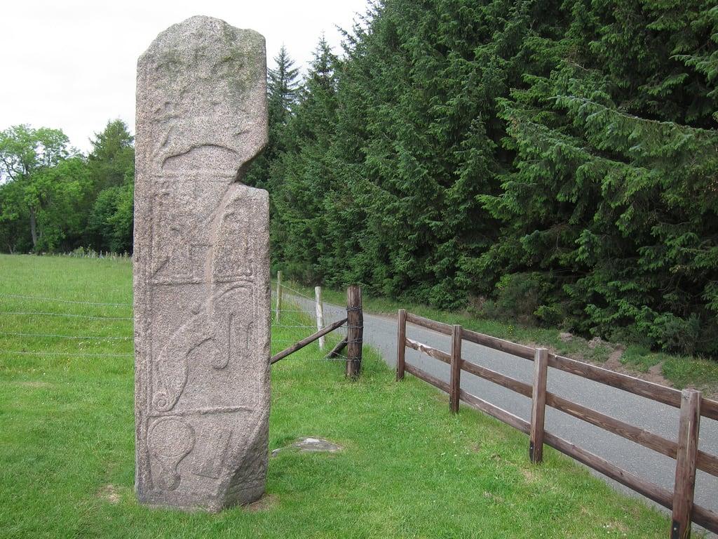 Immagine di Maiden Stone. uk stone canon cycling scotland aberdeenshire united kingdom chapel powershot cycle pict pictish maiden touring garioch s95 bcq