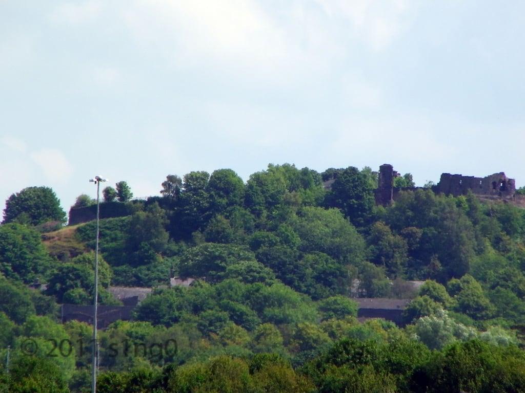 Bild von Halton Castle. castle scenic promenade