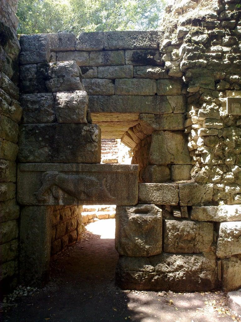 Image of Lion Gate. albania lionsgate butrint archeologicalsite shqipëri republicofalbania shqipëria shqipnia republikaeshqipërisë n868mp shqypnia
