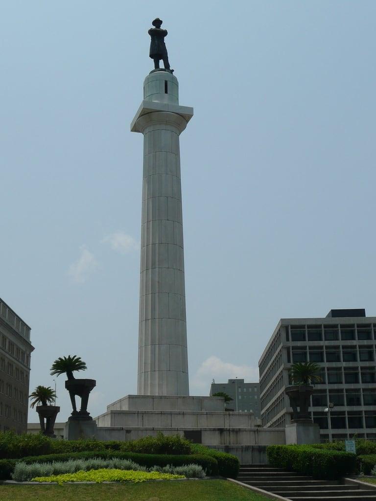 Image of Lee Monument. neworleans
