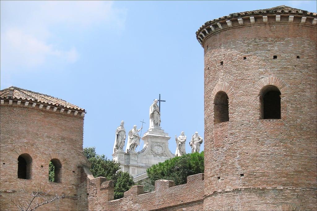 Imagine de Porta Metronia. rome roma italia porte italie dalbera anniedalbera murdaurélien