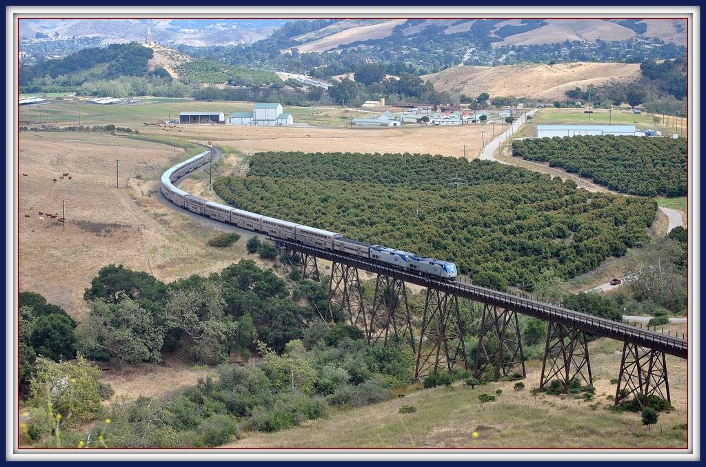 תמונה של Chorro. california railroad travel july amtrak sanluisobispo northbound chorro coaststarlight 2011 stennertrestle questagradecurves