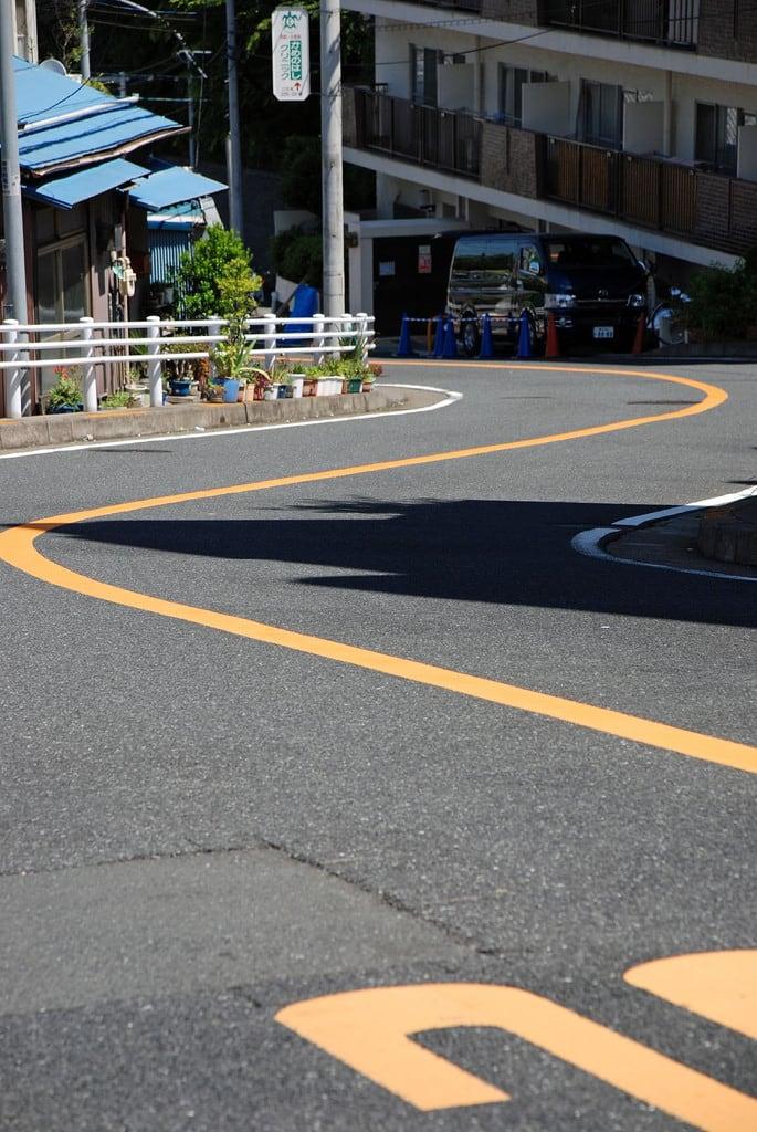 Attēls no 地蔵. japan s yokohama curve 横浜 地蔵坂