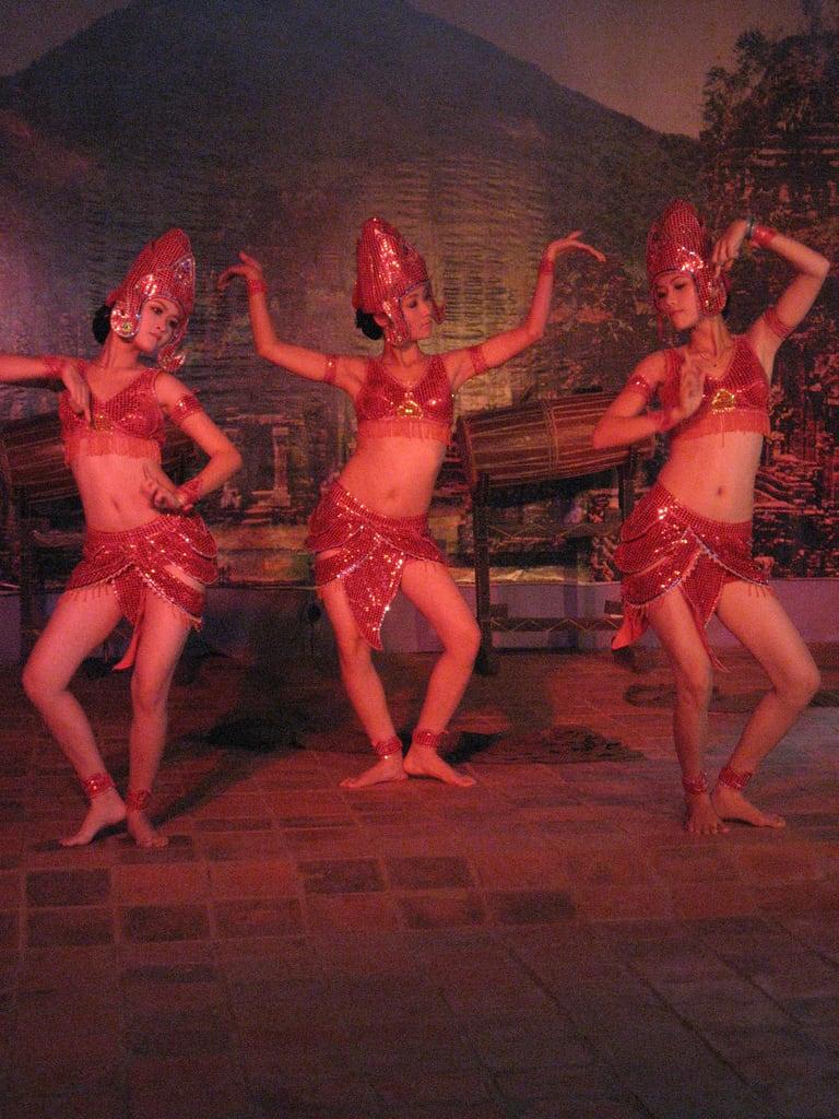 Afbeelding van C6. myson apsaradance vietnam apsara dance dancer dancers girls 2007 mỹsơn hindutemples hindu champa chiêmthành shiva bhadreshvara duyphú duyxuyên quảngnamprovince