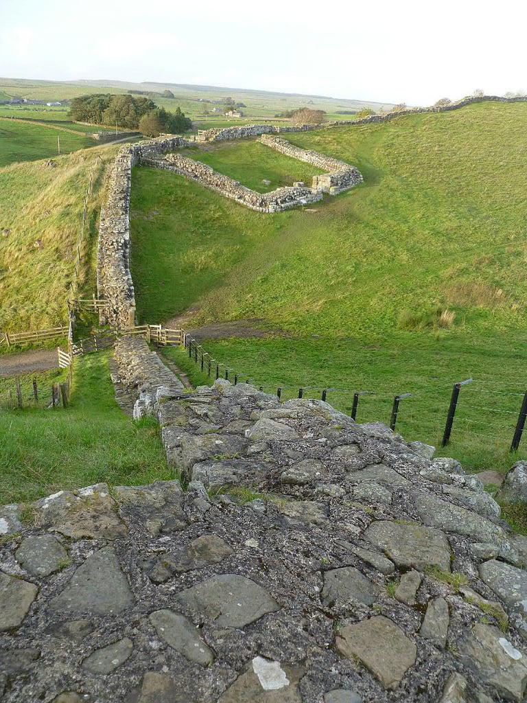 Immagine di Cawfields. wall roman northumberland limes frontier hadrians milecastle hadrianswallnationaltrail centralsector hwfeed